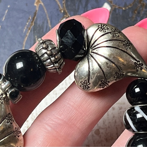 Vintage Y2K Chunky Textured Heart Black and Silver Beaded Stretch Bracelet D3 - Picture 5 of 11